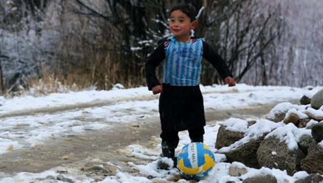 ಪ್ಲಾಸ್ಟಿಕ್ ಜರ್ಸಿ ಧರಿಸಿ ಆಡುವ ಅಭಿಮಾನಿಯ ಭೇಟಿಗೆ  ಮೆಸ್ಸಿ ಶೀಘ್ರದಲ್ಲೇ ಅಫ್ಘಾನಿಸ್ತಾನಕ್ಕೆ !